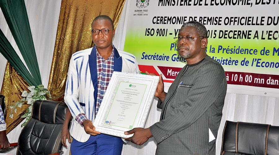 Marcel Some Certification de l Ecole Nationale des Douanes du Burkina Faso par Apave