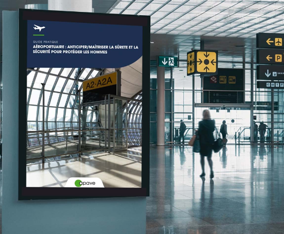 Une affiche représentant le guide sectoriel Apave dans un hall d'Aéroport