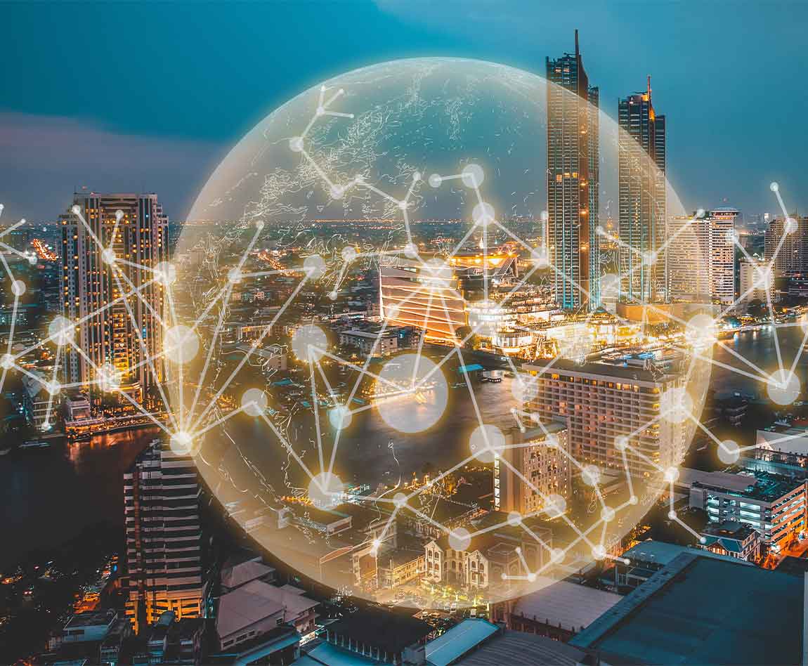 Le concept de ville de réseau sans fil, avec une ligne se connectant ensemble, modernise une ère de l'internet des objets connectant tout dans l'arrière-plan de la ville de la métropole urbanisée.