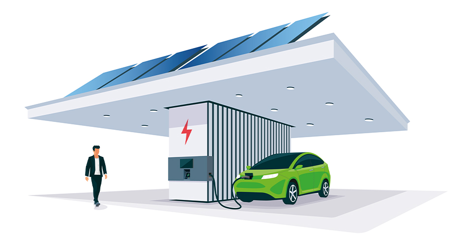 Parking de voitures électriques en train de charger dans une station de charge moderne et intelligente. Stand de stockage d'énergie renouvelable avec panneaux solaires et horizon de la ville en arrière-plan. Transport durable, écologique et futur. Illustration vectorielle.