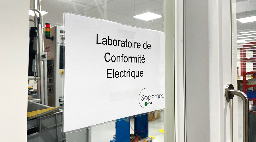 affiche "laboratoire de conformité électrique"